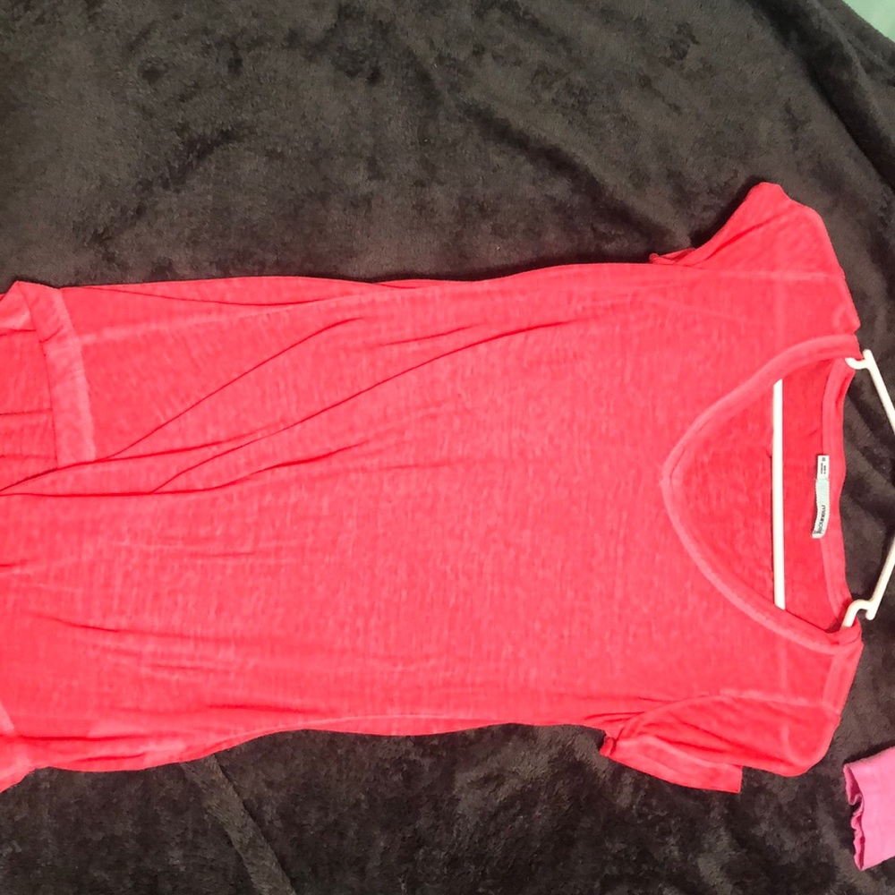T shirt pink